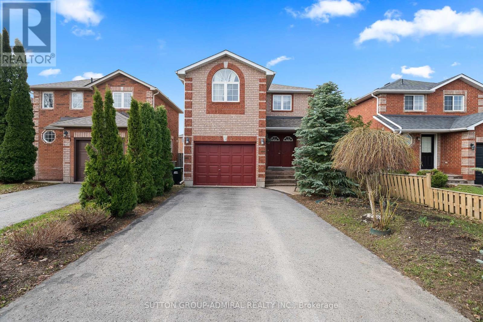 213 Tunbridge Road, Barrie, ON - Outdoor With Facade