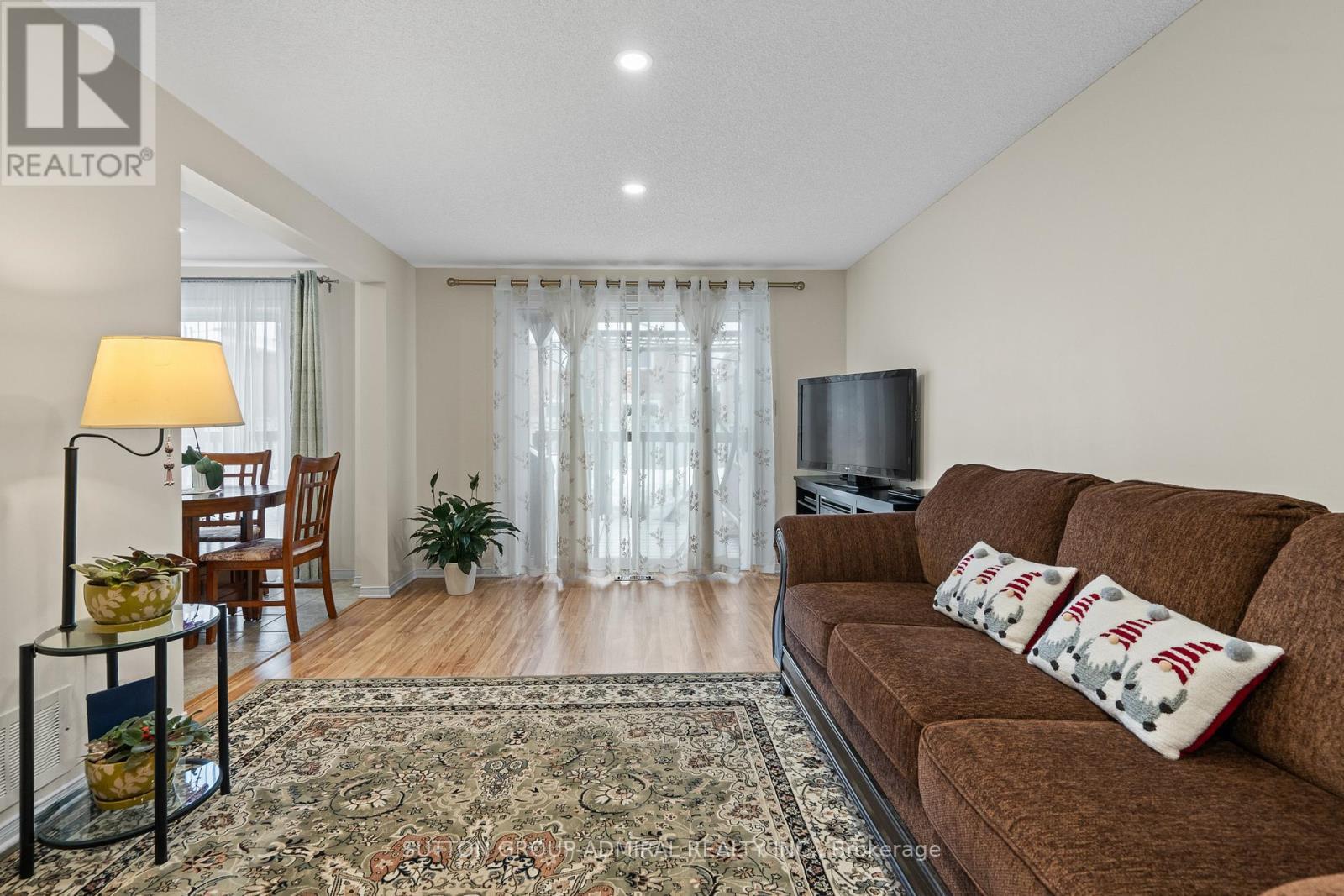213 Tunbridge Road, Barrie, ON - Indoor Photo Showing Living Room