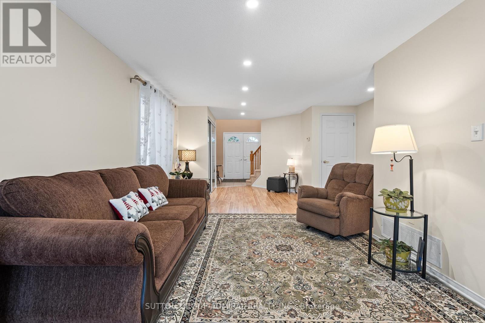 213 Tunbridge Road, Barrie, ON - Indoor Photo Showing Living Room