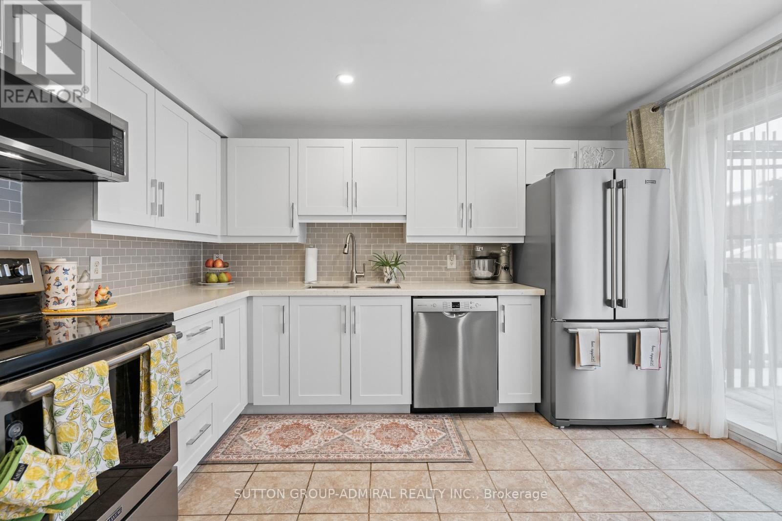 213 Tunbridge Road, Barrie, ON - Indoor Photo Showing Kitchen