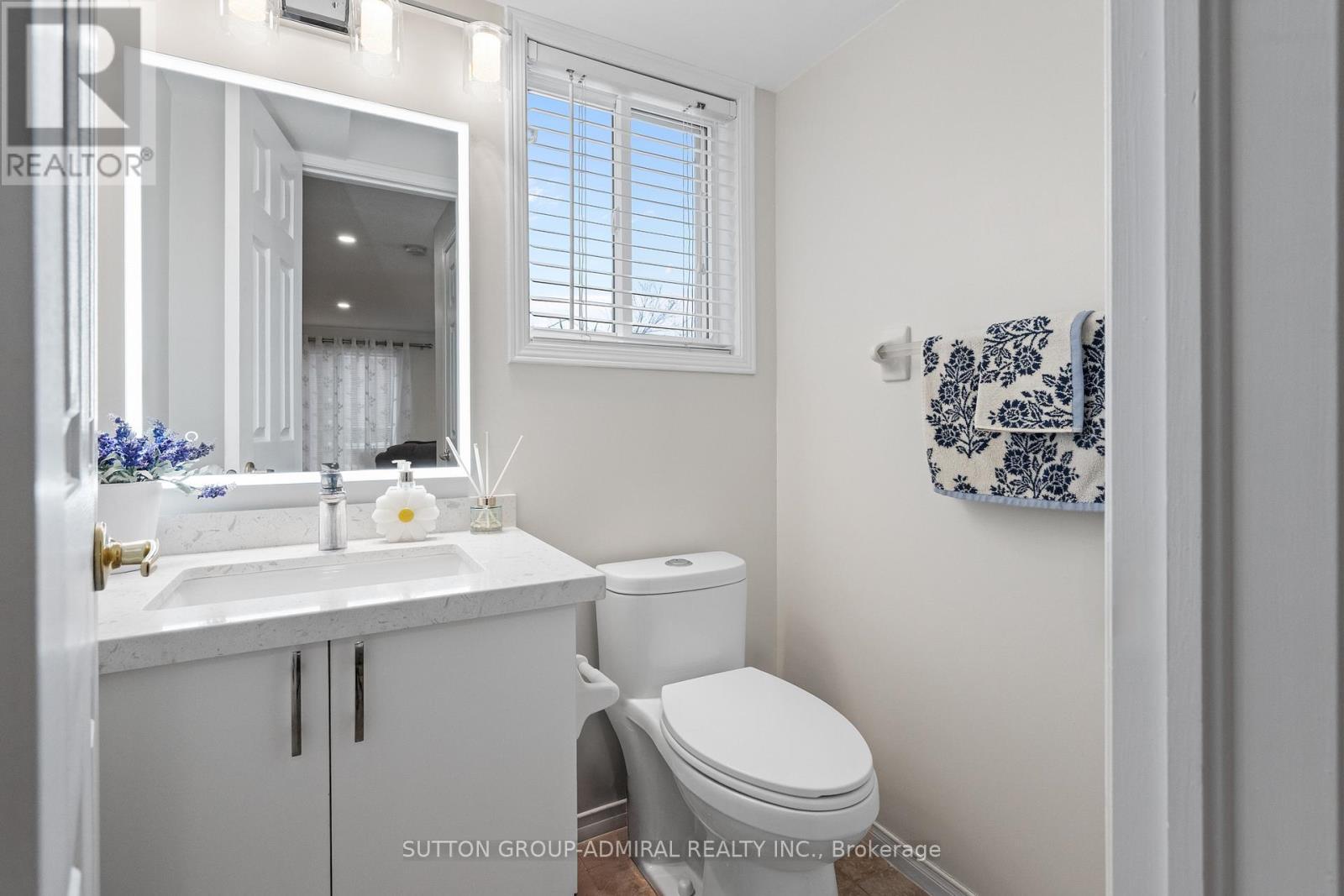 213 Tunbridge Road, Barrie, ON - Indoor Photo Showing Bathroom
