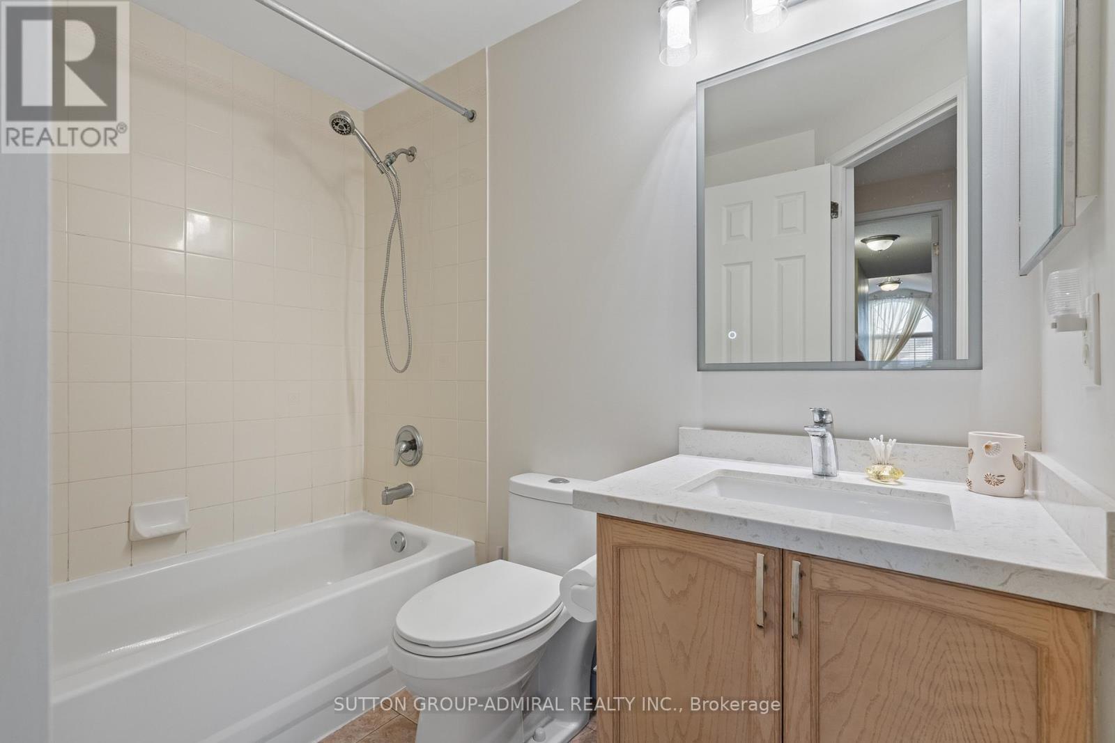 213 Tunbridge Road, Barrie, ON - Indoor Photo Showing Bathroom