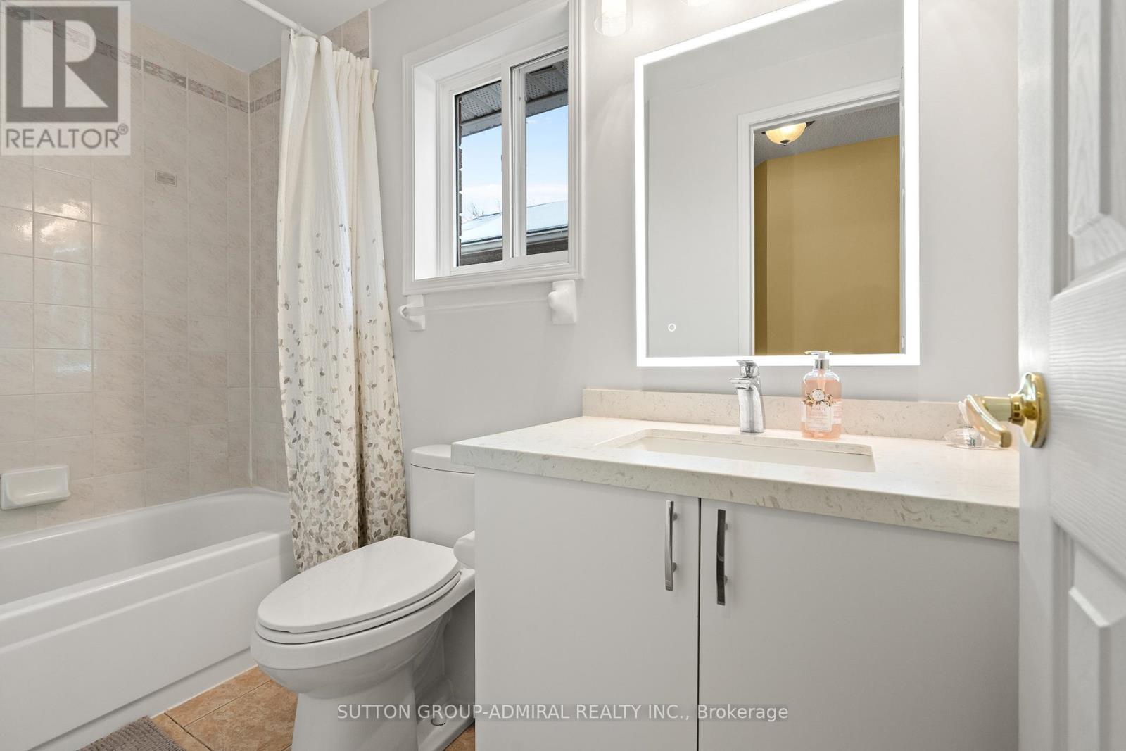 213 Tunbridge Road, Barrie, ON - Indoor Photo Showing Bathroom