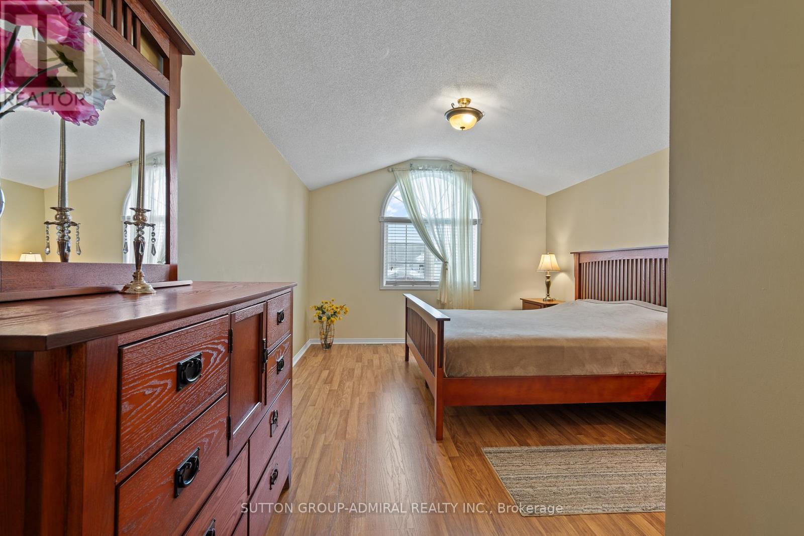 213 Tunbridge Road, Barrie, ON - Indoor Photo Showing Bedroom