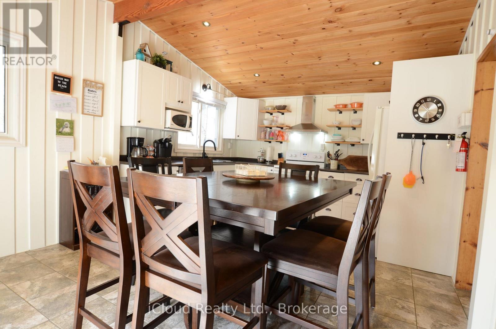 20 Roberval Circle, Tiny, ON - Indoor Photo Showing Dining Room