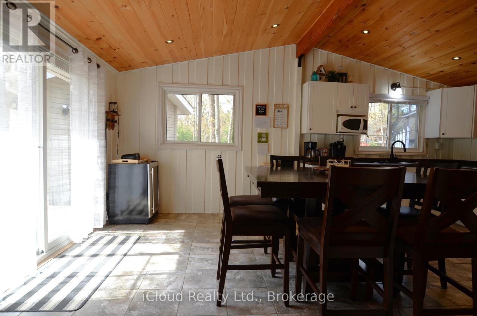 20 Roberval Circle, Tiny, ON - Indoor Photo Showing Dining Room