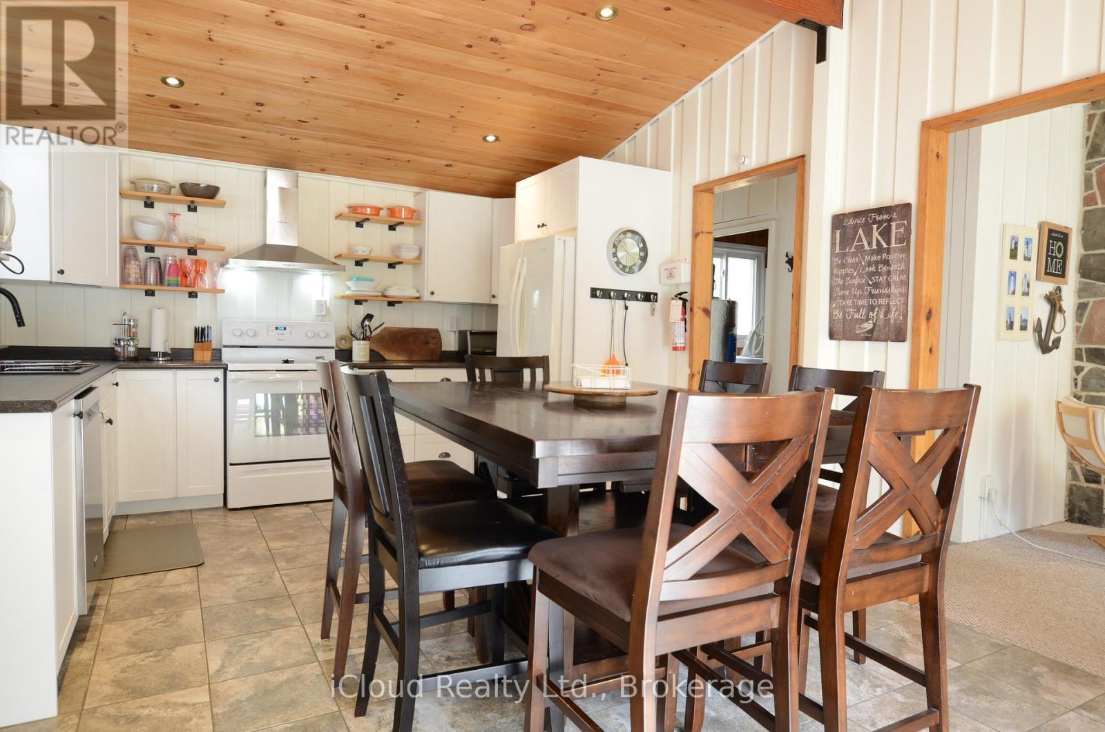 20 Roberval Circle, Tiny, ON - Indoor Photo Showing Dining Room