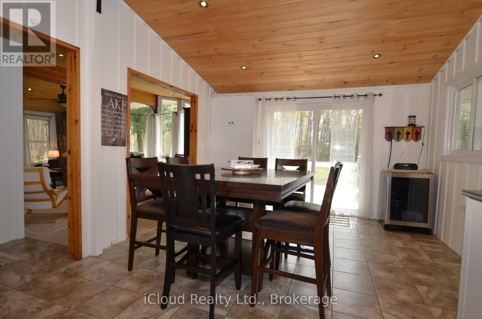 20 Roberval Circle, Tiny, ON - Indoor Photo Showing Dining Room