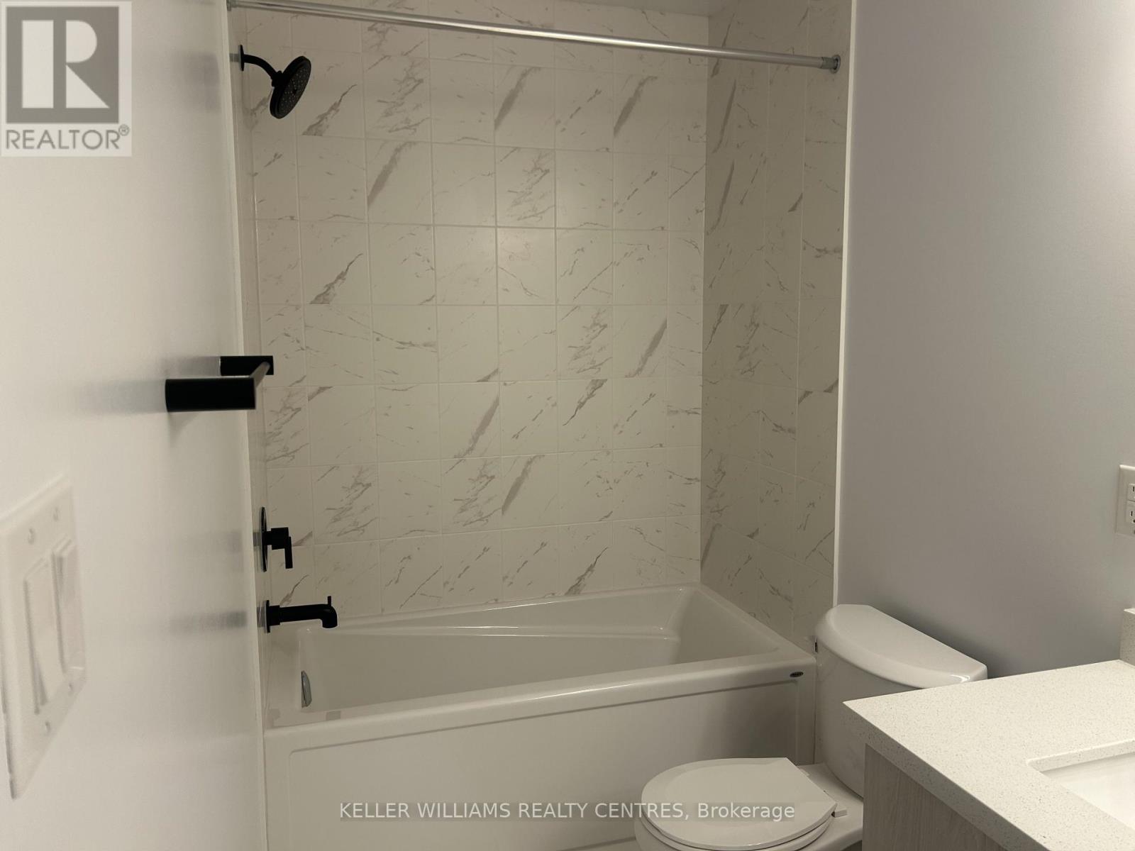 22 Mcaush Street, Barrie, ON - Indoor Photo Showing Bathroom