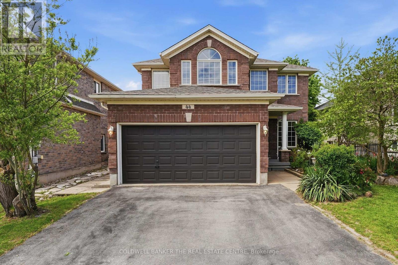 Front View - 44 Prince William Way, Barrie, ON