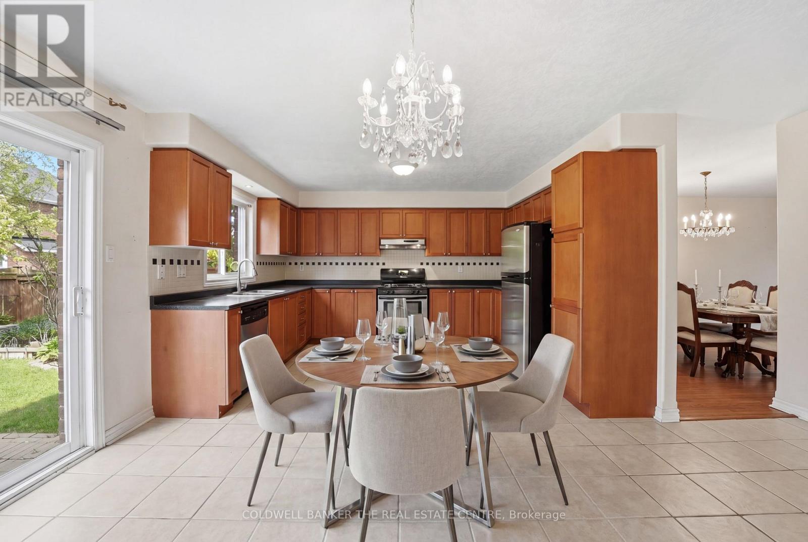 Kitchen Eating Area Virtual Stage - 44 Prince William Way, Barrie, ON