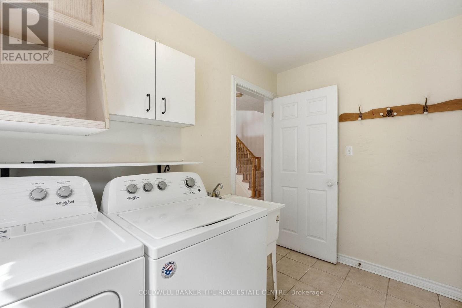 Main Fl Laundry - 44 Prince William Way, Barrie, ON