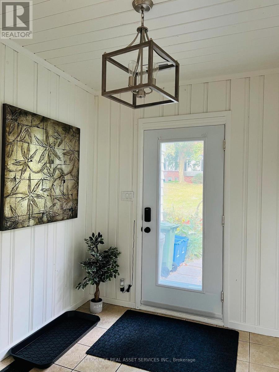 8 Renwood Place, Hamilton, ON - Indoor Photo Showing Other Room