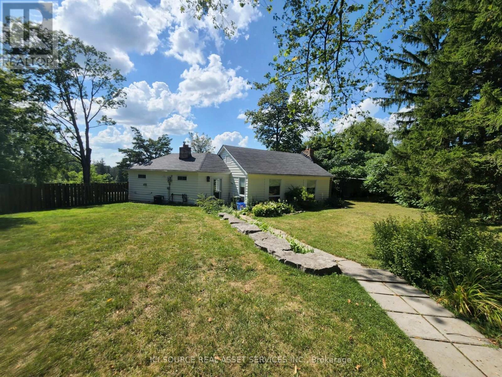 8 Renwood Place, Hamilton, ON - Outdoor