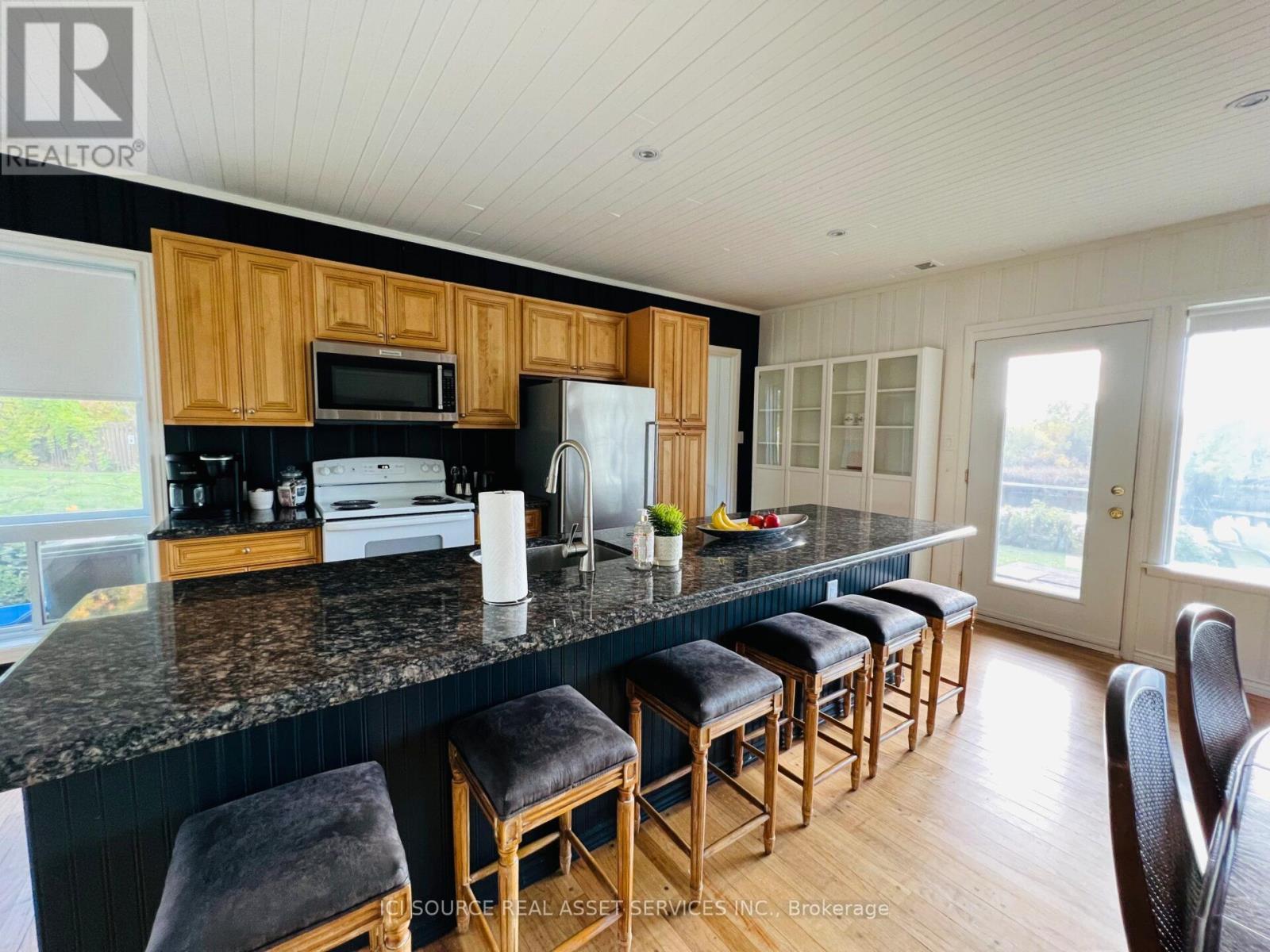 8 Renwood Place, Hamilton, ON - Indoor Photo Showing Kitchen