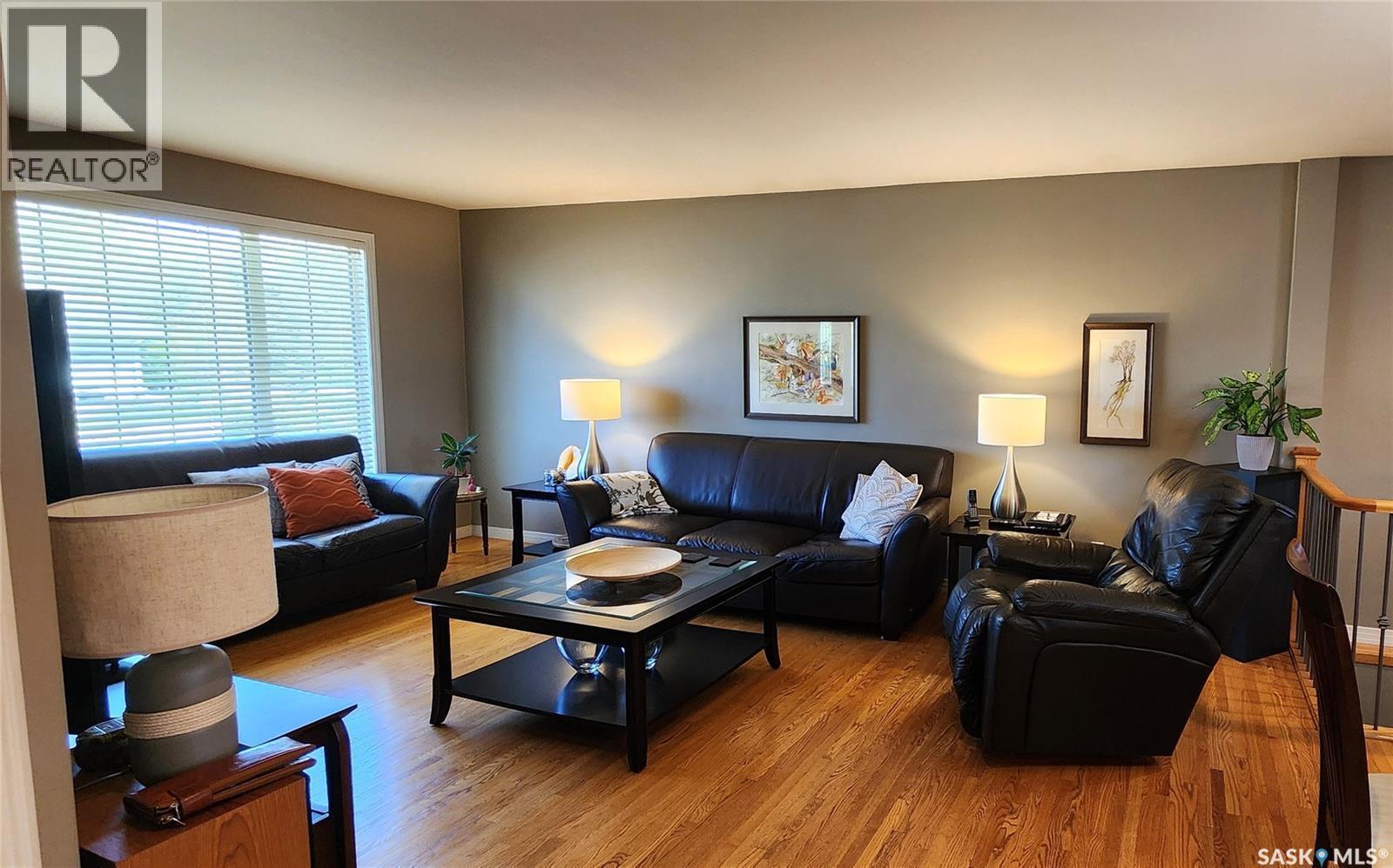 434 Ash Street E, Saskatoon, SK - Indoor Photo Showing Living Room