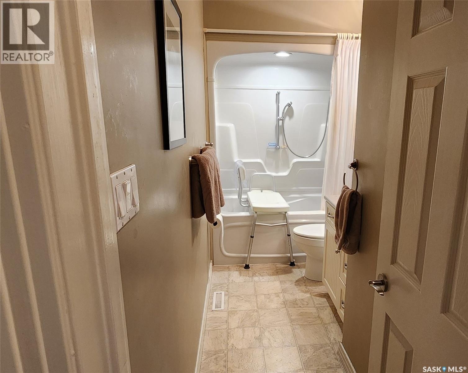 434 Ash Street E, Saskatoon, SK - Indoor Photo Showing Bathroom