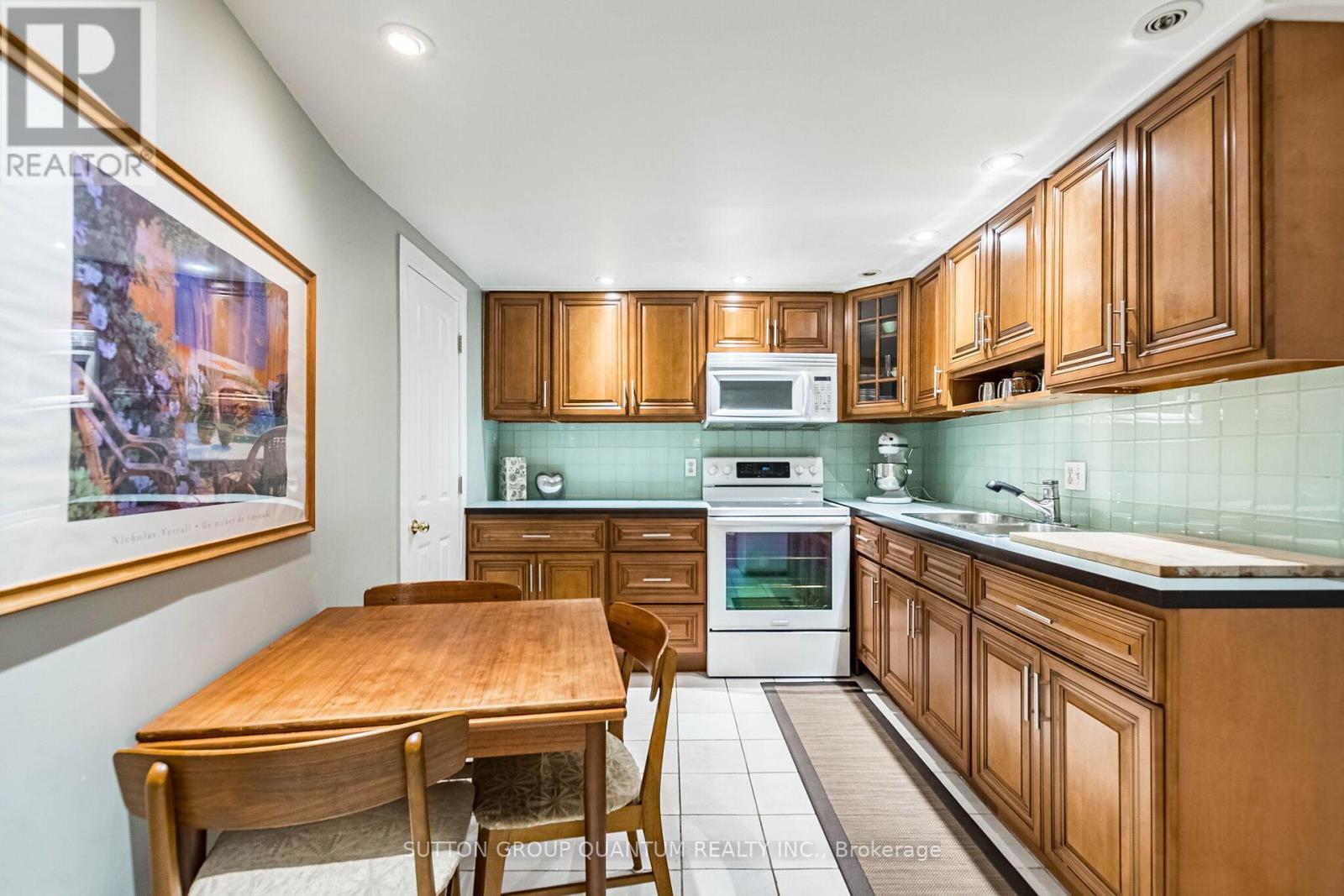1293 Daimler Road, Mississauga, ON - Indoor Photo Showing Kitchen