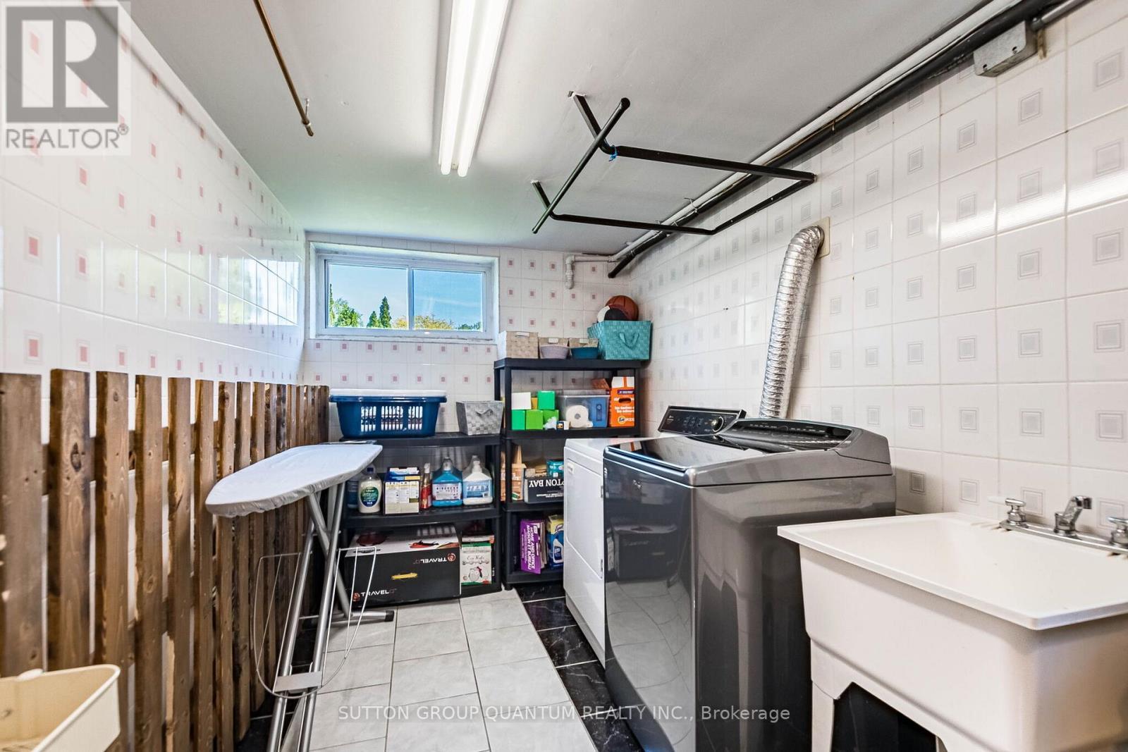 1293 Daimler Road, Mississauga, ON - Indoor Photo Showing Laundry Room