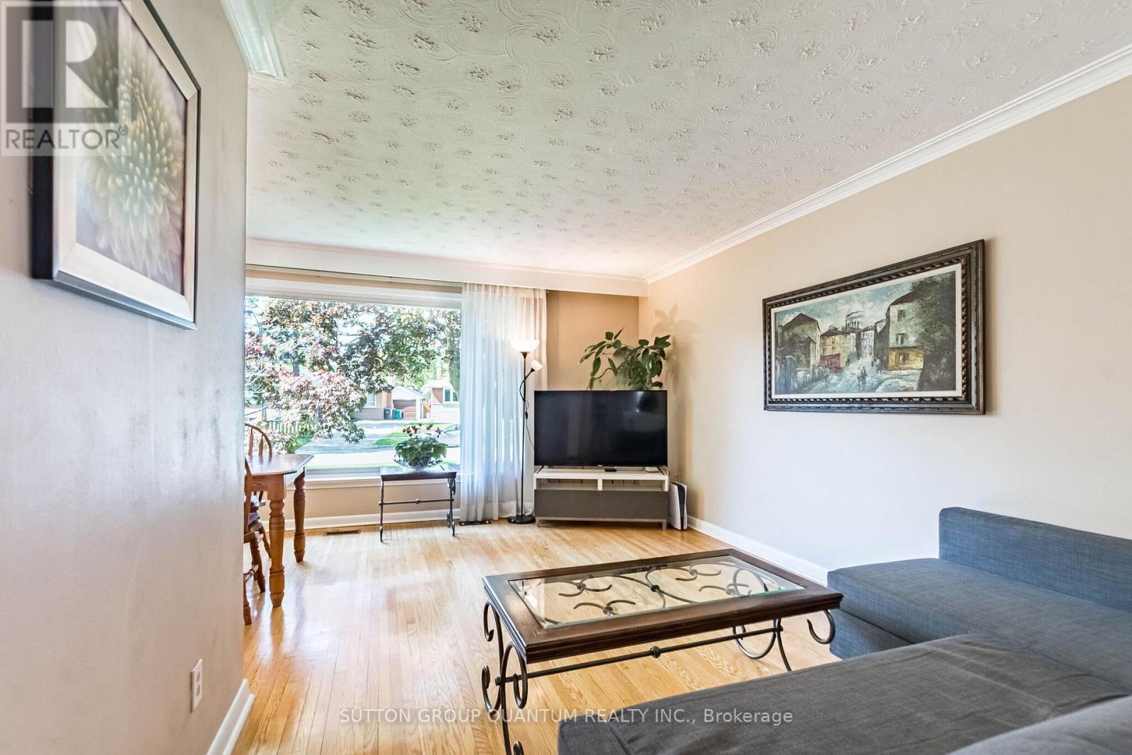 1293 Daimler Road, Mississauga, ON - Indoor Photo Showing Living Room