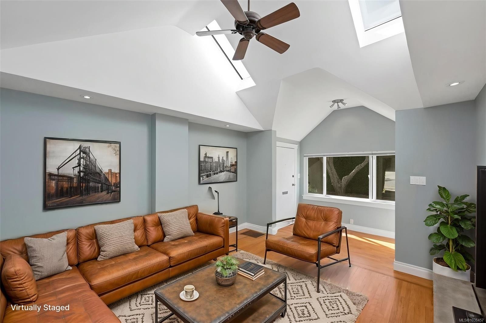 610 Ralph St, Saanich, BC