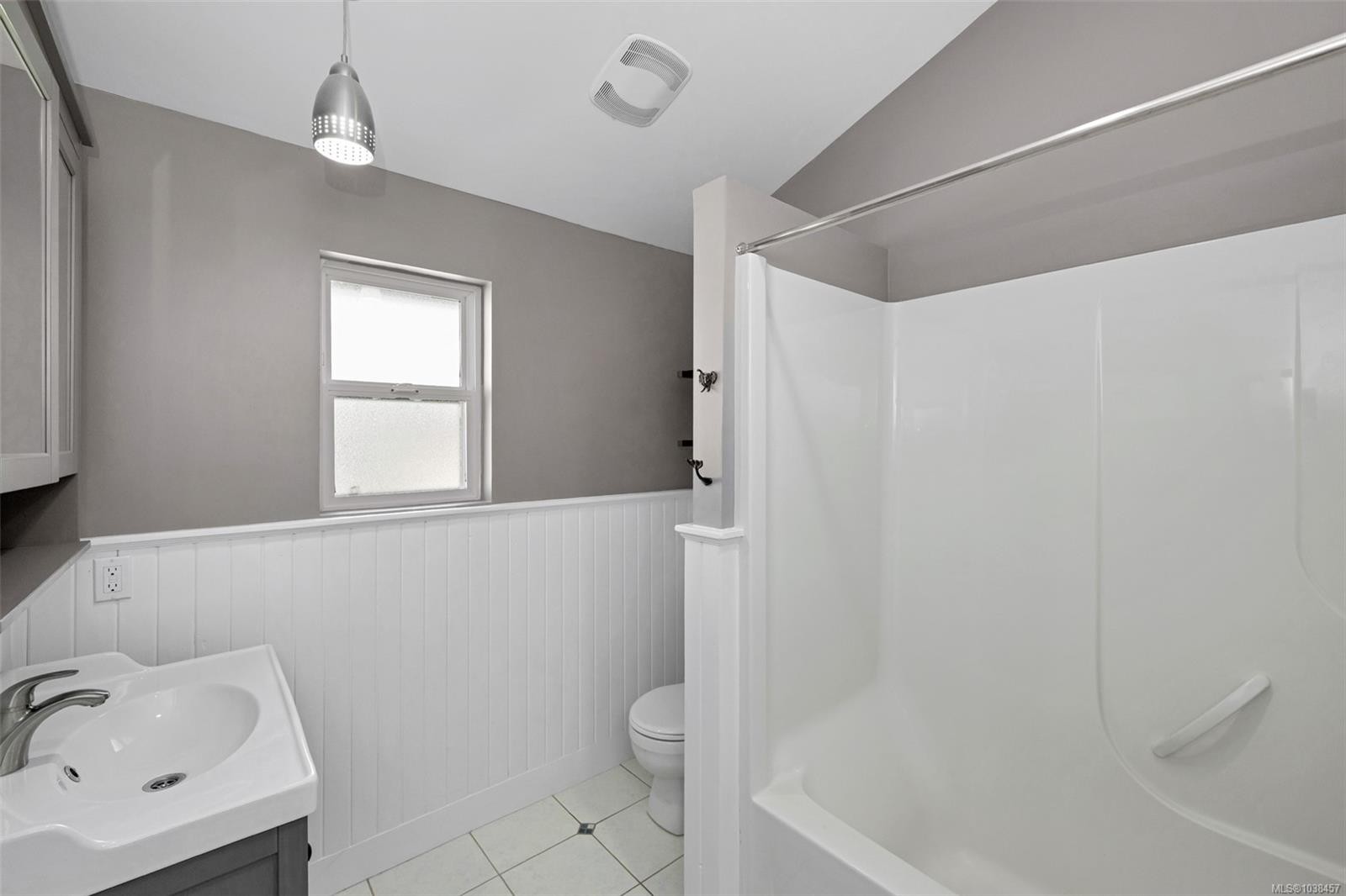 610 Ralph St, Saanich, BC