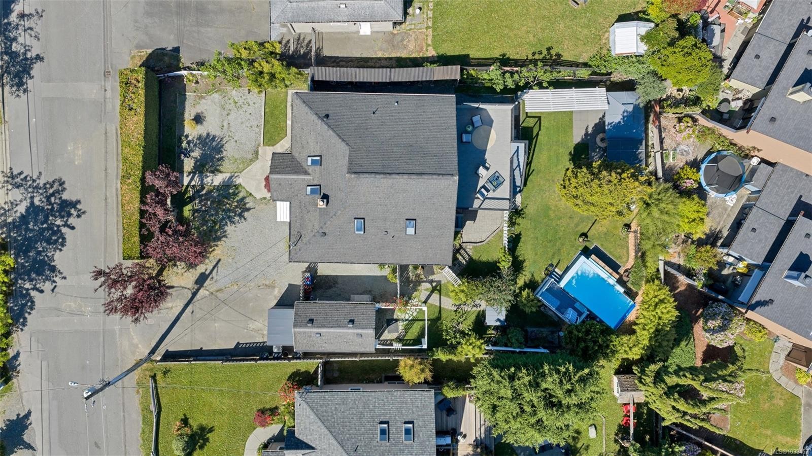 610 Ralph St, Saanich, BC
