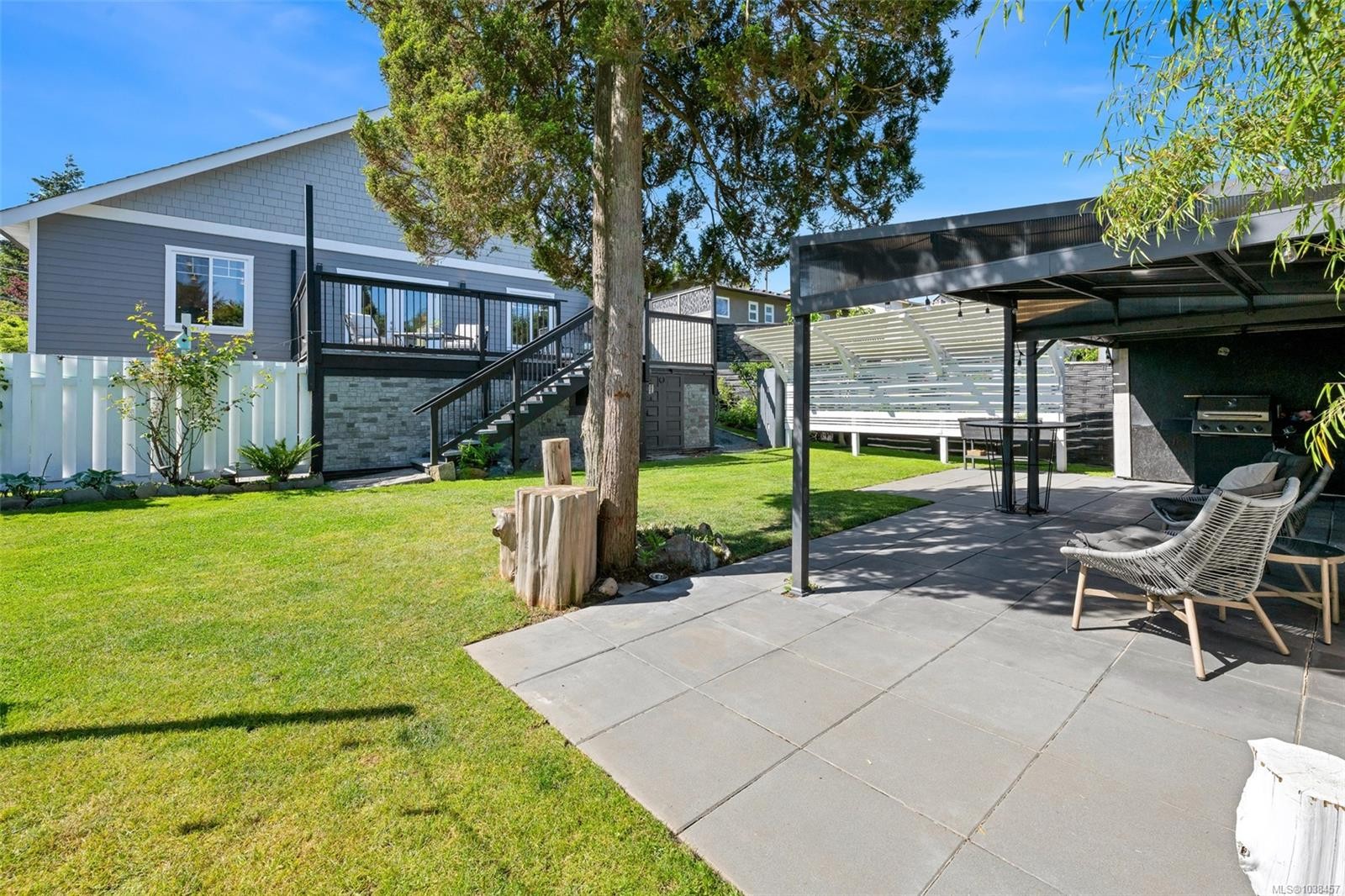610 Ralph St, Saanich, BC