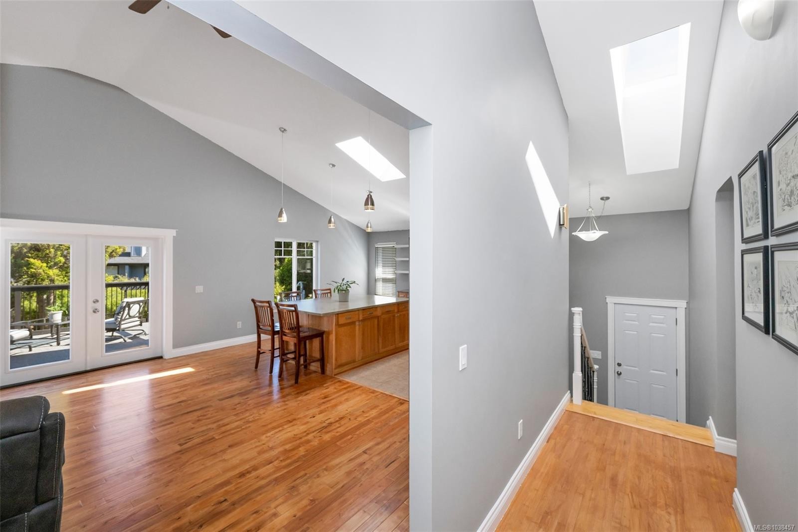 610 Ralph St, Saanich, BC