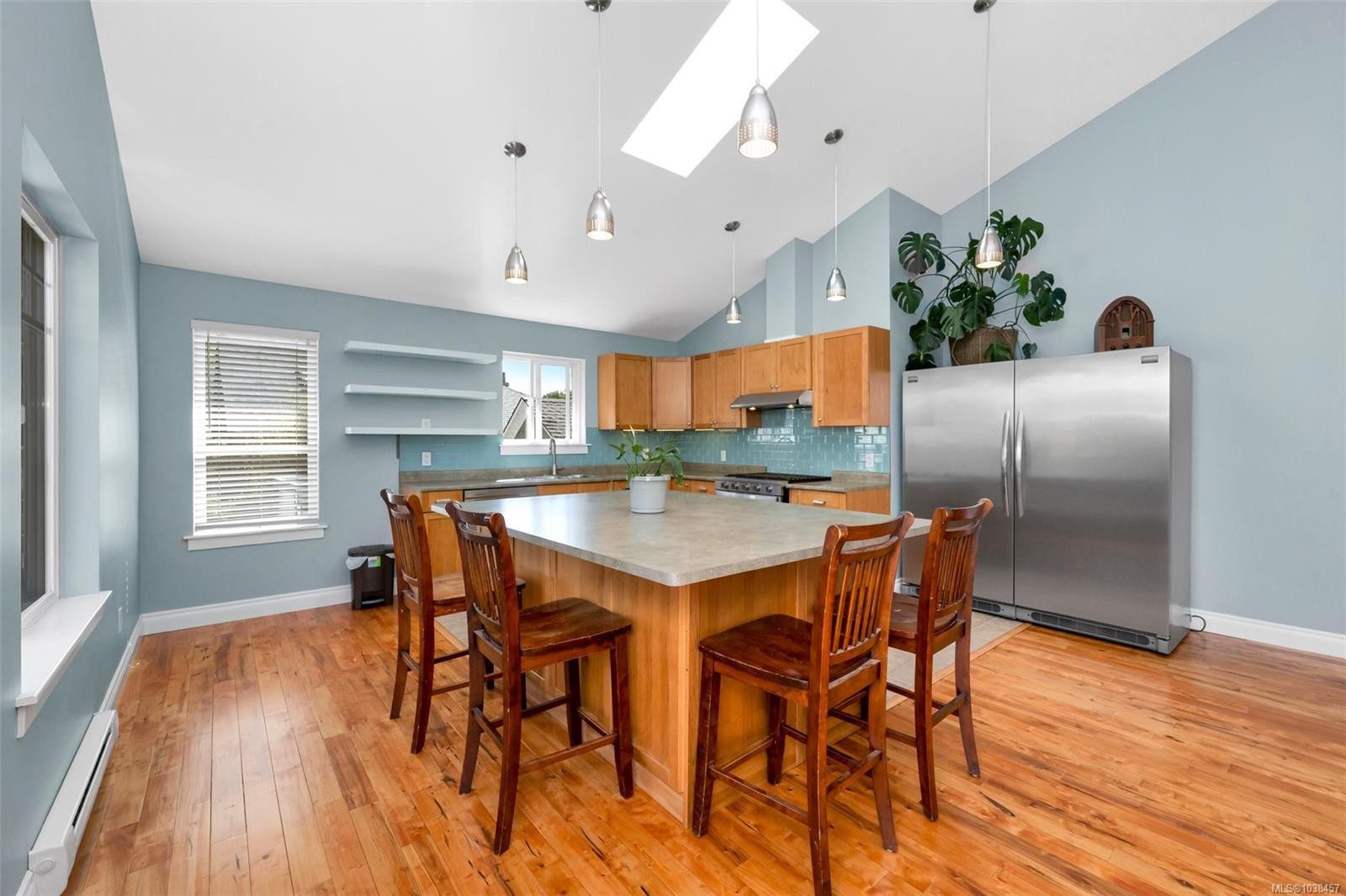610 Ralph St, Saanich, BC