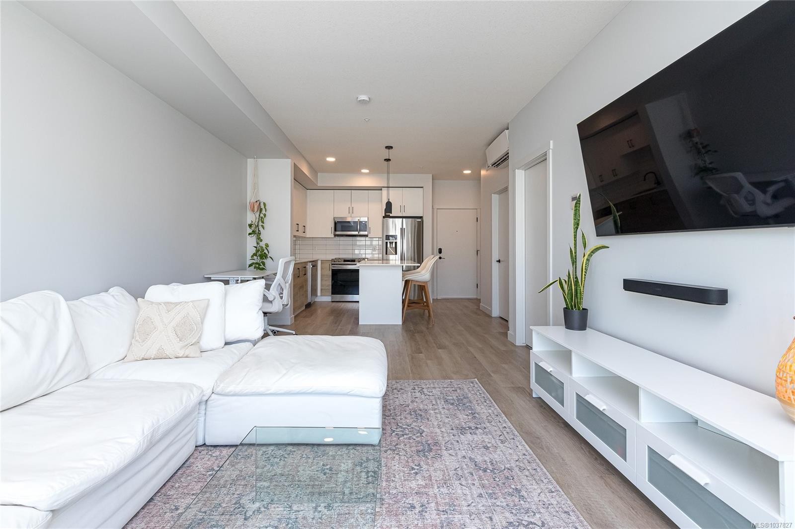 #217-2469 Gateway Rd, Langford, BC - Indoor Photo Showing Living Room