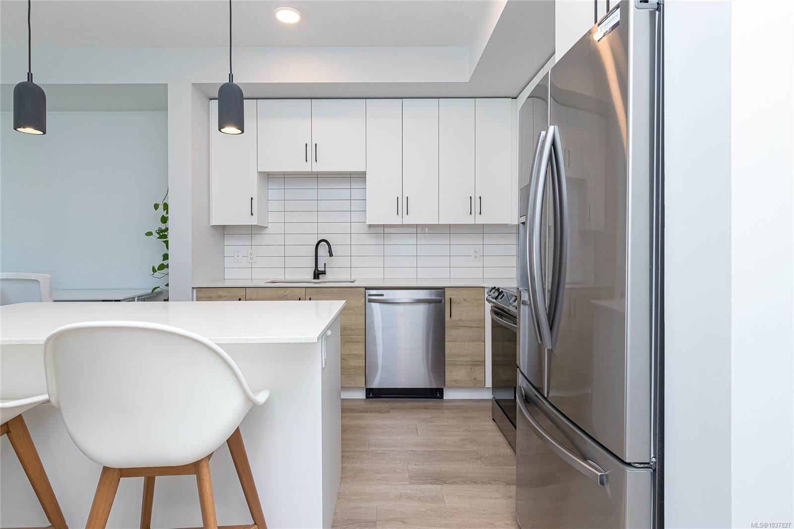 #217-2469 Gateway Rd, Langford, BC - Indoor Photo Showing Kitchen With Stainless Steel Kitchen With Upgraded Kitchen
