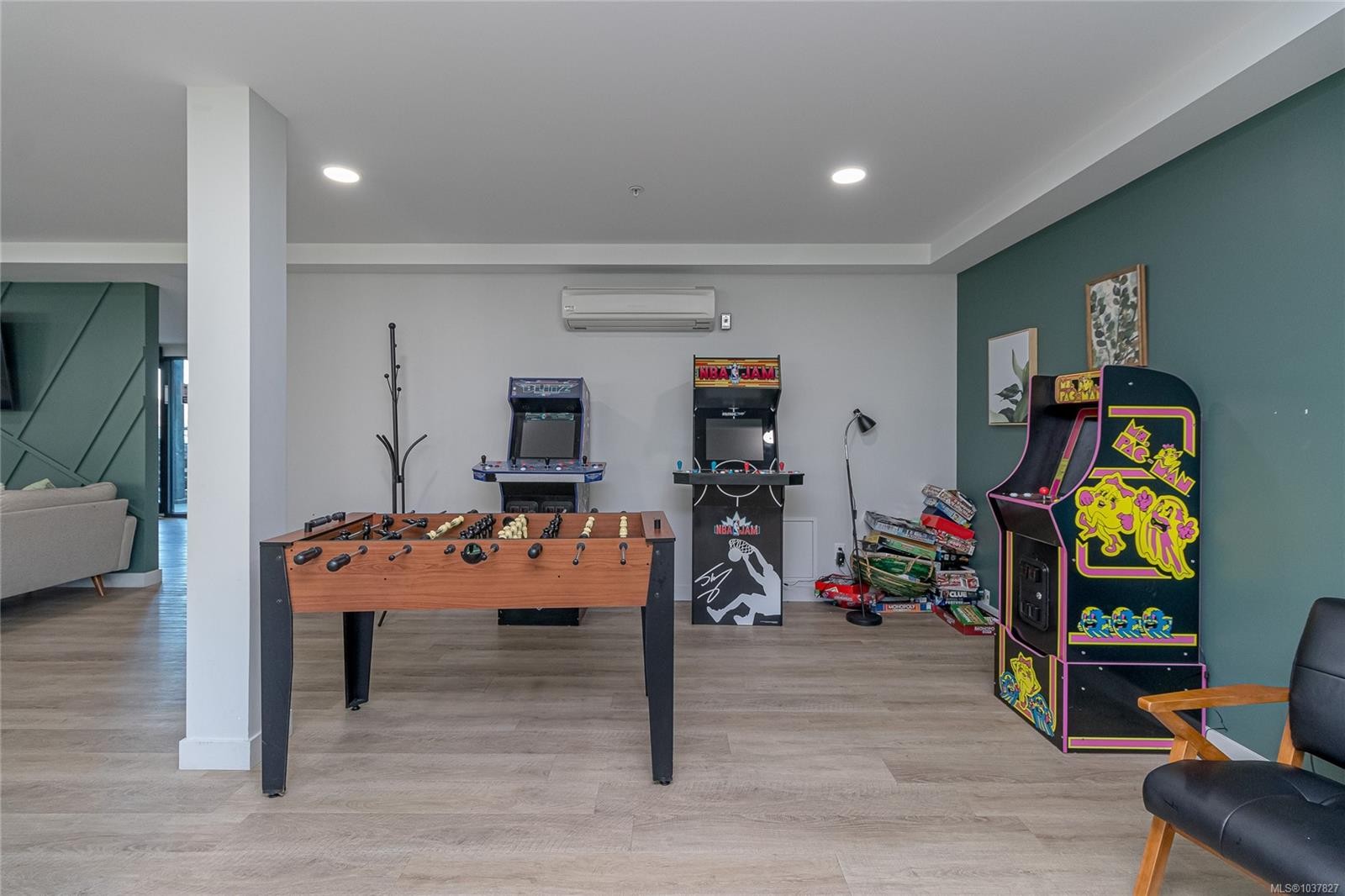 #217-2469 Gateway Rd, Langford, BC - Indoor