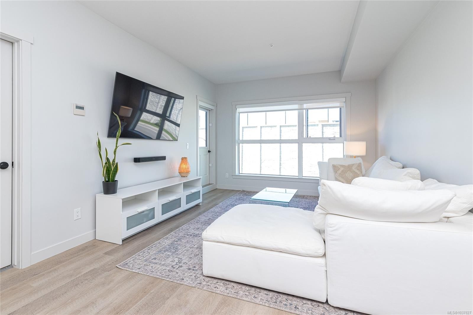 #217-2469 Gateway Rd, Langford, BC - Indoor