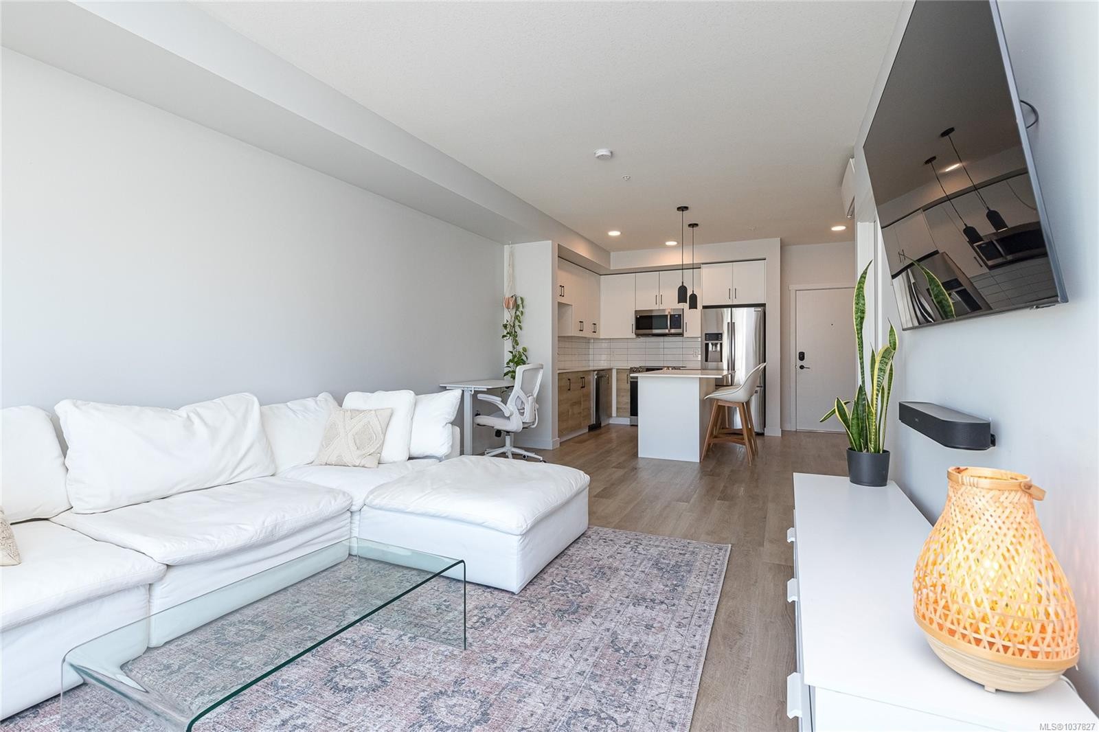 #217-2469 Gateway Rd, Langford, BC - Indoor Photo Showing Living Room