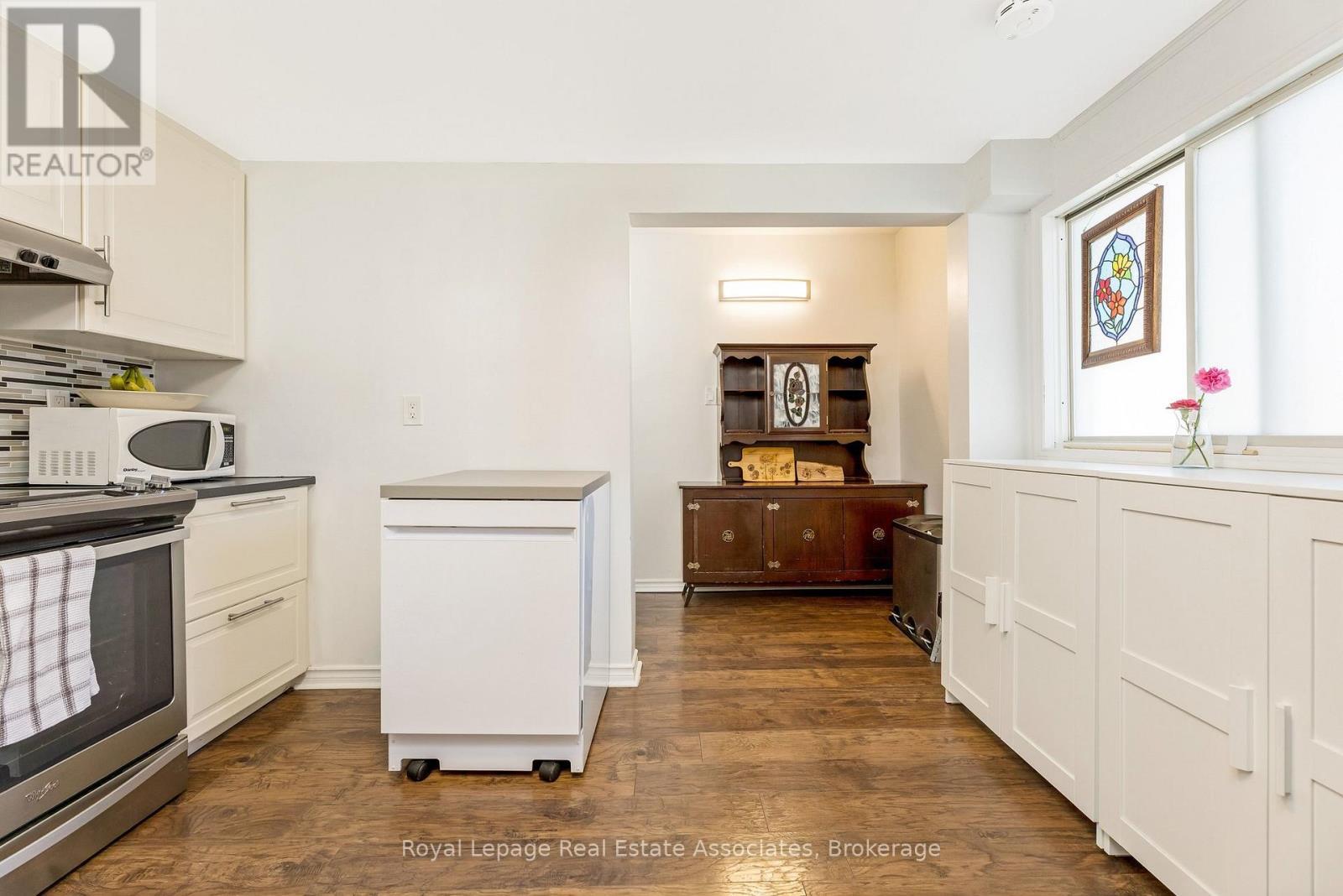 19 Beaucourt Road, Hamilton, ON - Indoor Photo Showing Kitchen