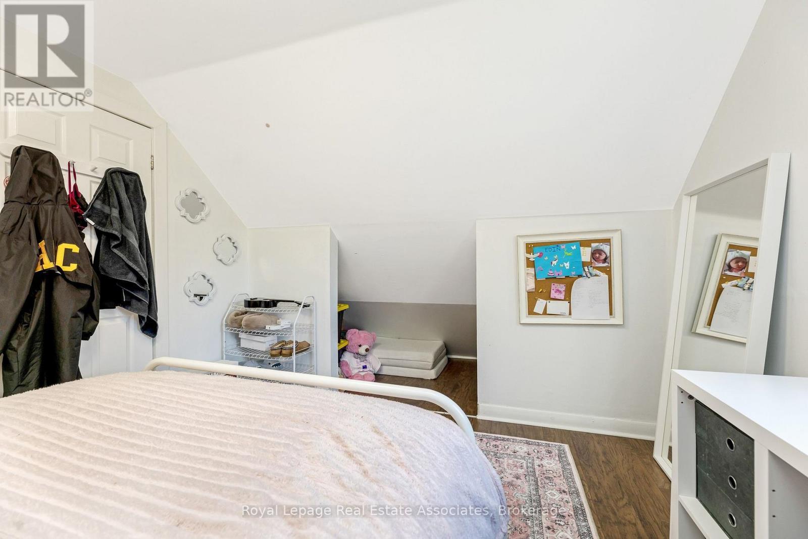 19 Beaucourt Road, Hamilton, ON - Indoor Photo Showing Bedroom