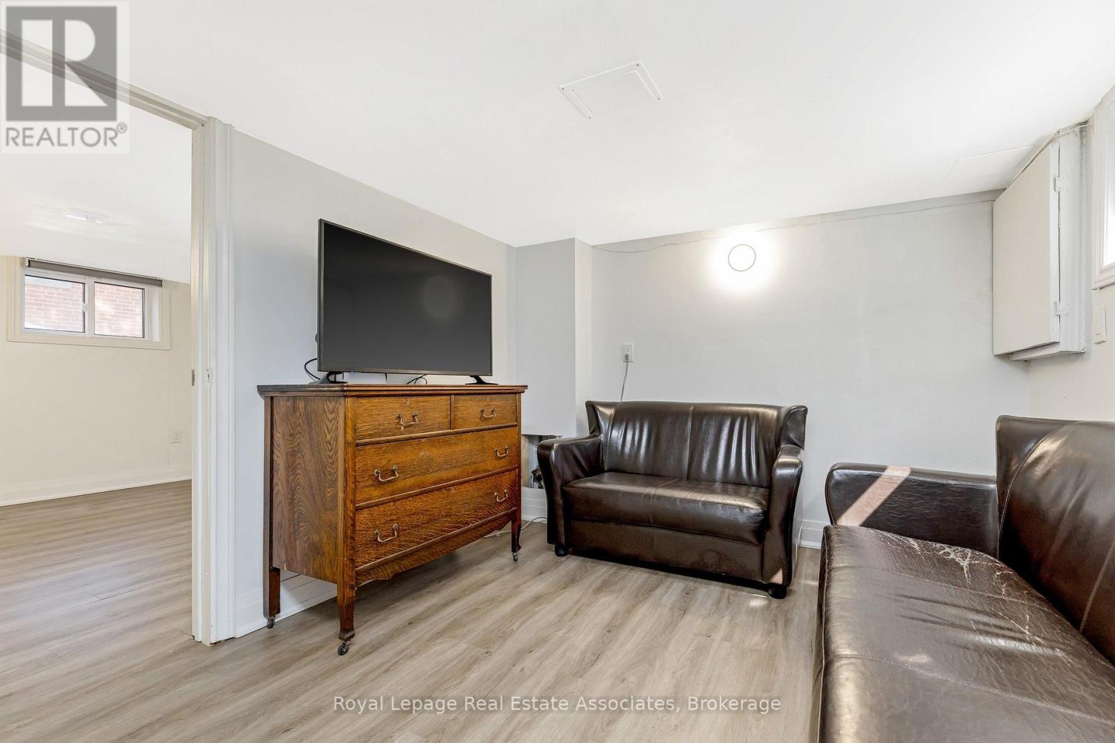 19 Beaucourt Road, Hamilton, ON - Indoor