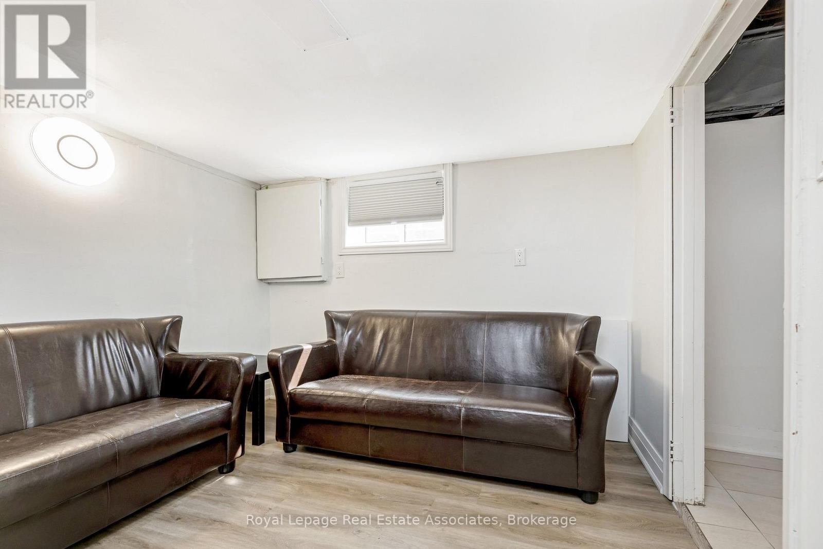 19 Beaucourt Road, Hamilton, ON - Indoor Photo Showing Living Room