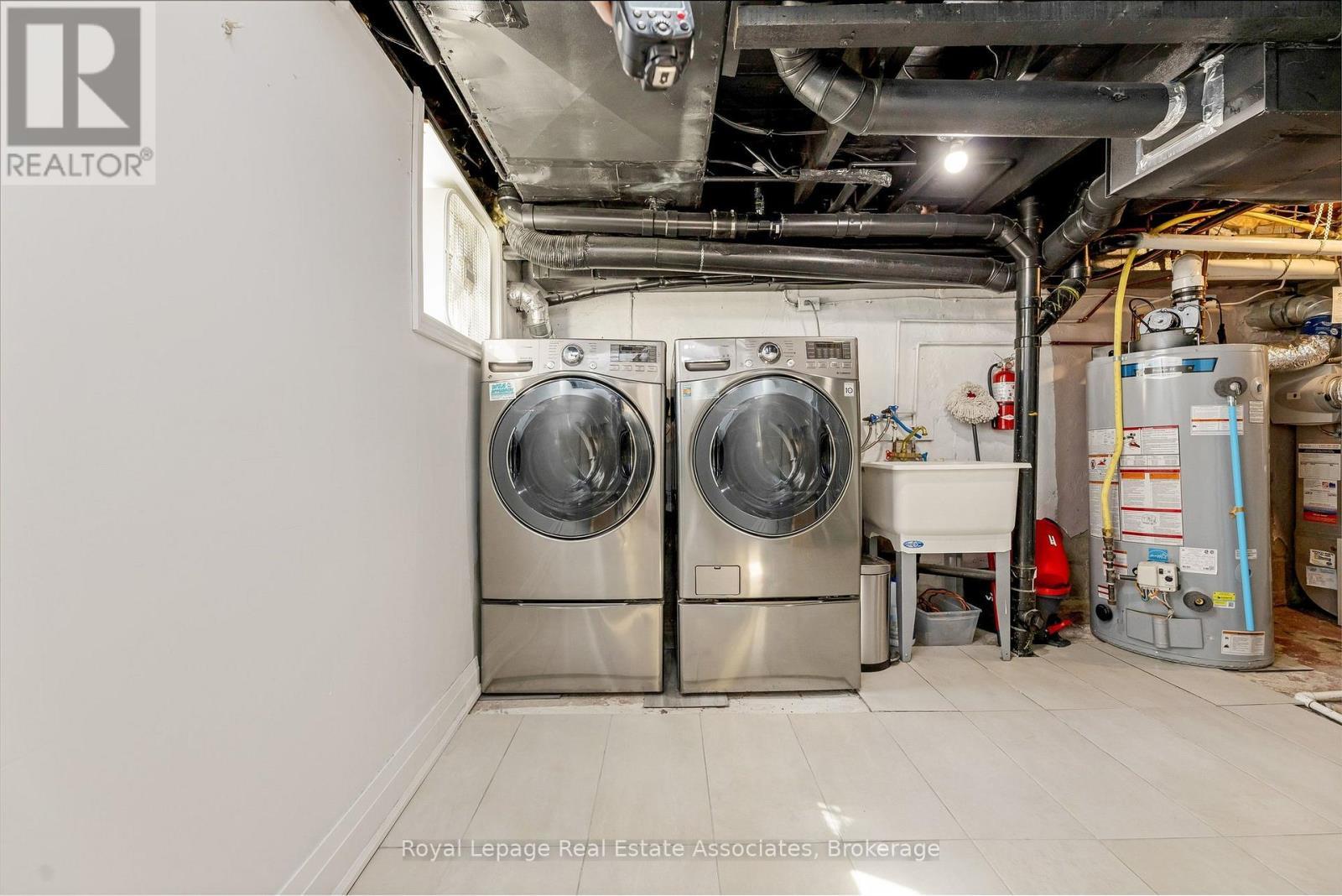 19 Beaucourt Road, Hamilton, ON - Indoor Photo Showing Laundry Room