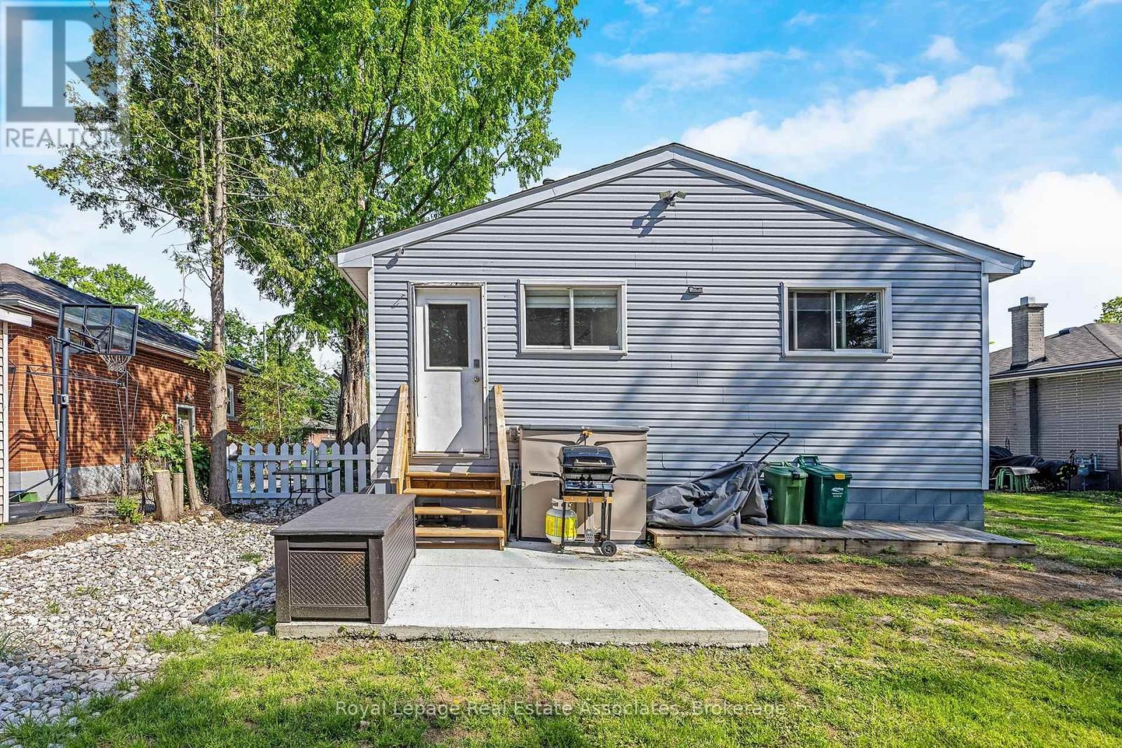 19 Beaucourt Road, Hamilton, ON - Outdoor