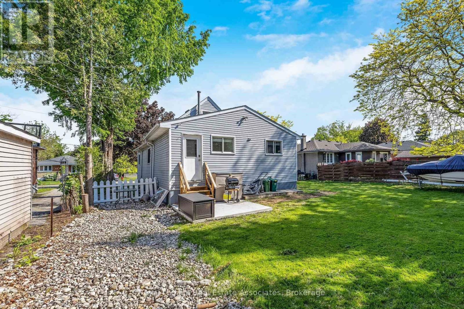19 Beaucourt Road, Hamilton, ON - Outdoor