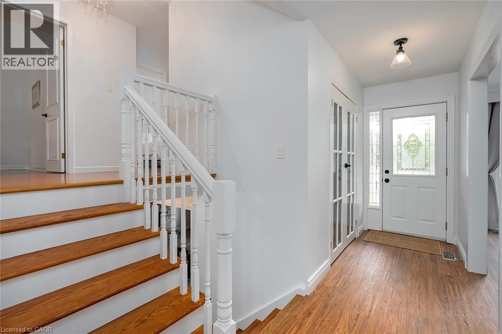 406 Oakwood Drive, Burlington, ON - Indoor Photo Showing Other Room