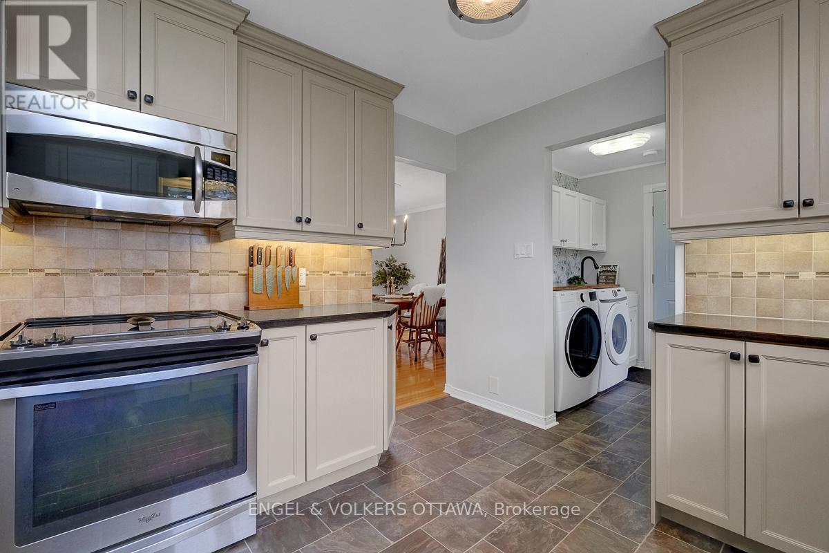 2963 Roger Stevens Drive E, Ottawa, ON - Indoor Photo Showing Kitchen