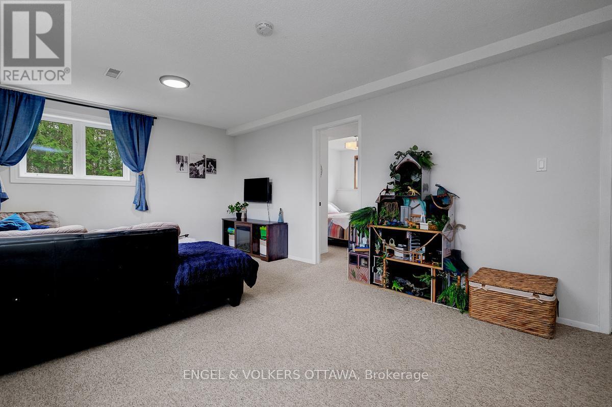2963 Roger Stevens Drive E, Ottawa, ON - Indoor
