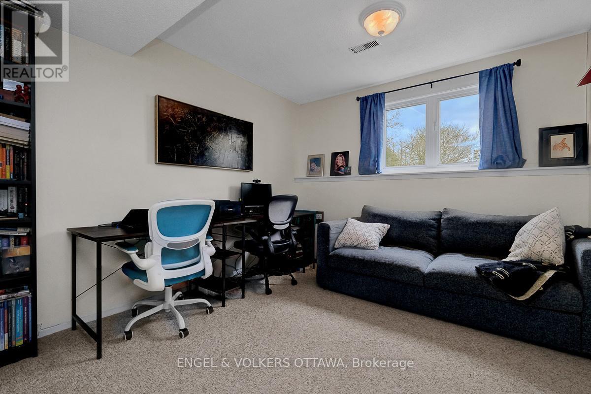 2963 Roger Stevens Drive E, Ottawa, ON - Indoor