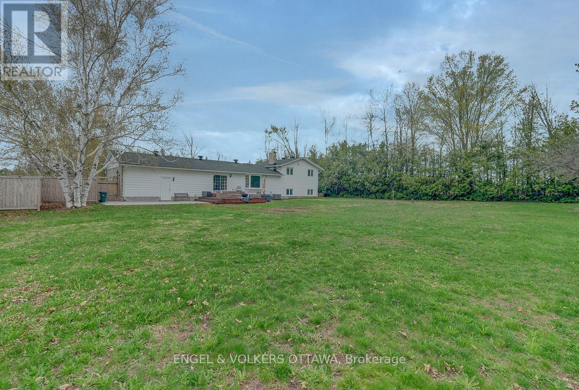 2963 Roger Stevens Drive E, Ottawa, ON - Outdoor