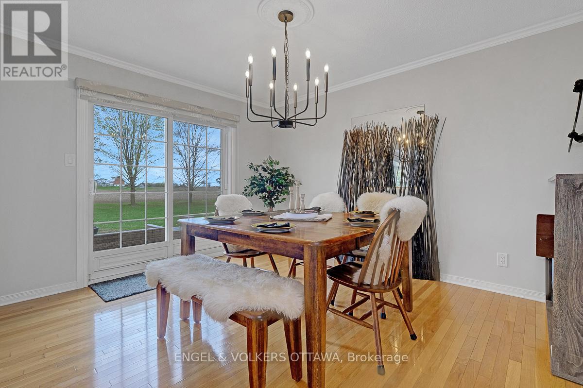 2963 Roger Stevens Drive E, Ottawa, ON - Indoor Photo Showing Dining Room