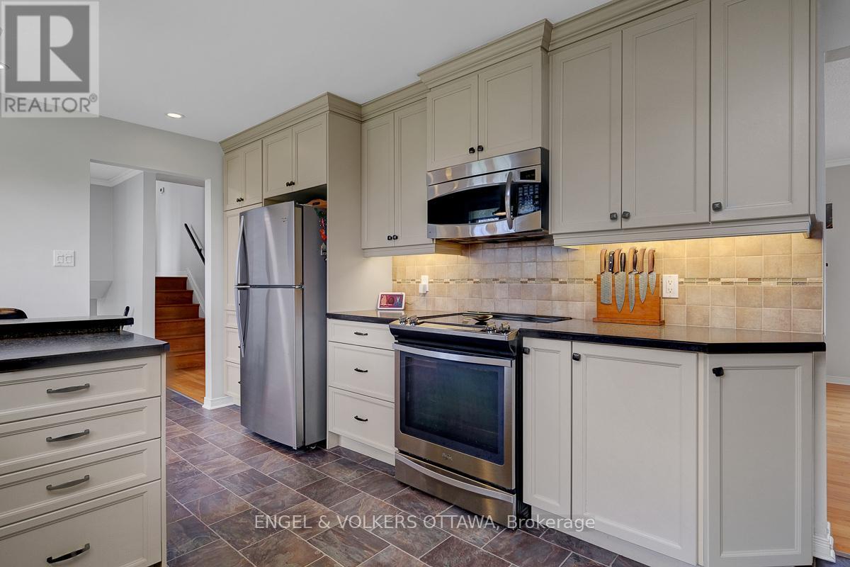 2963 Roger Stevens Drive E, Ottawa, ON - Indoor Photo Showing Kitchen With Stainless Steel Kitchen