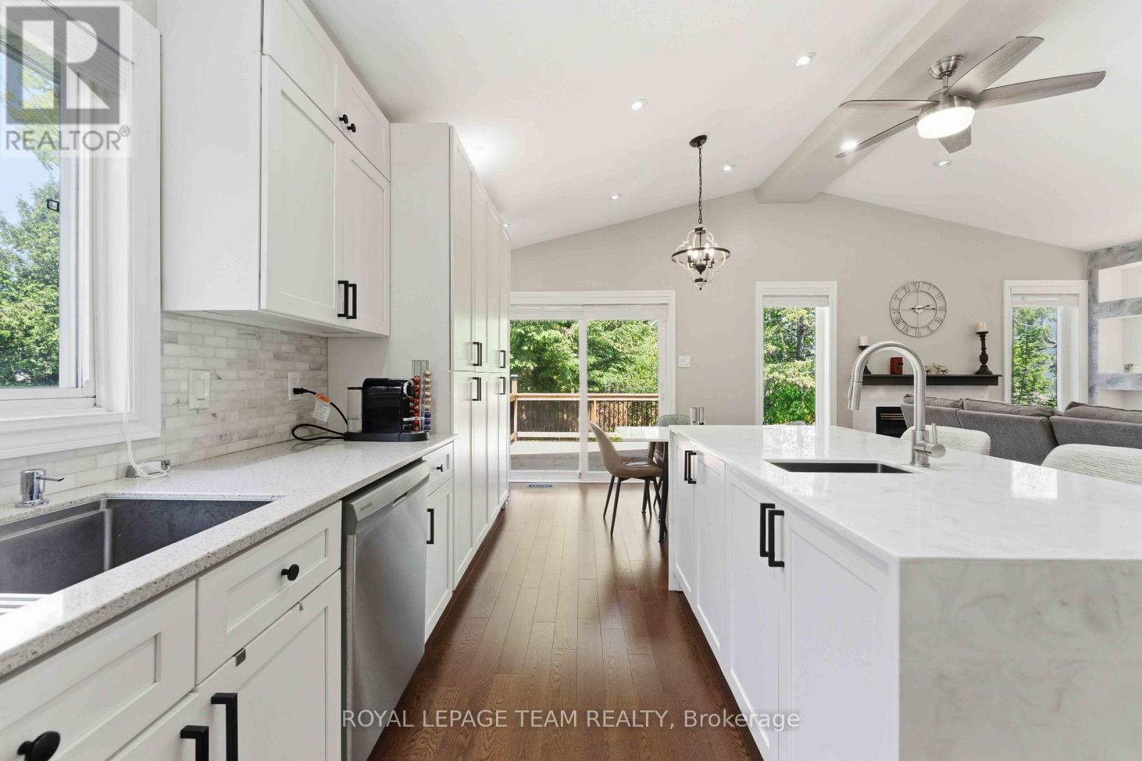 43 West Ridge Drive, Ottawa, ON - Indoor Photo Showing Kitchen With Upgraded Kitchen